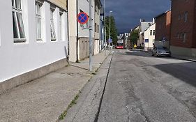 Near Brosundet, Newly Refurnished, Free Street Parking