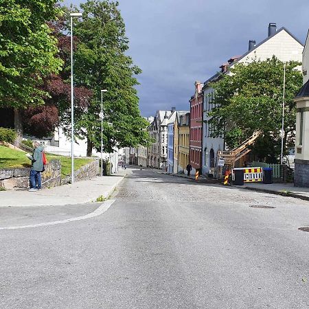 Apartamento Near Brosundet, Newly Refurnished, Free Street Parking Ålesund Exterior foto