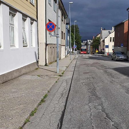 Apartamento Near Brosundet, Newly Refurnished, Free Street Parking Ålesund Exterior foto