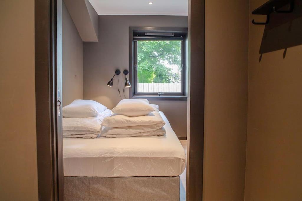 Apartamento Near Brosundet, Newly Refurnished, Free Street Parking Ålesund Exterior foto