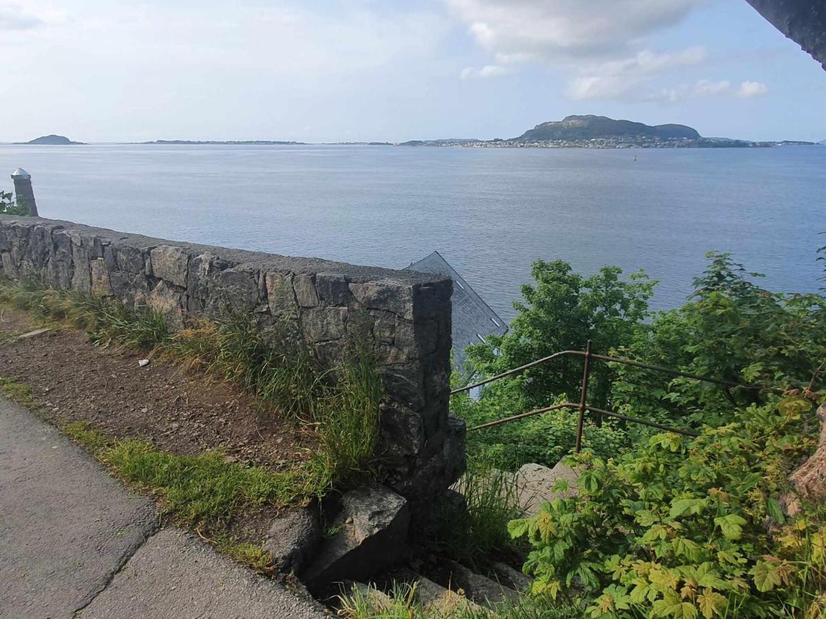 Apartamento Near Brosundet, Newly Refurnished, Free Street Parking Ålesund Exterior foto